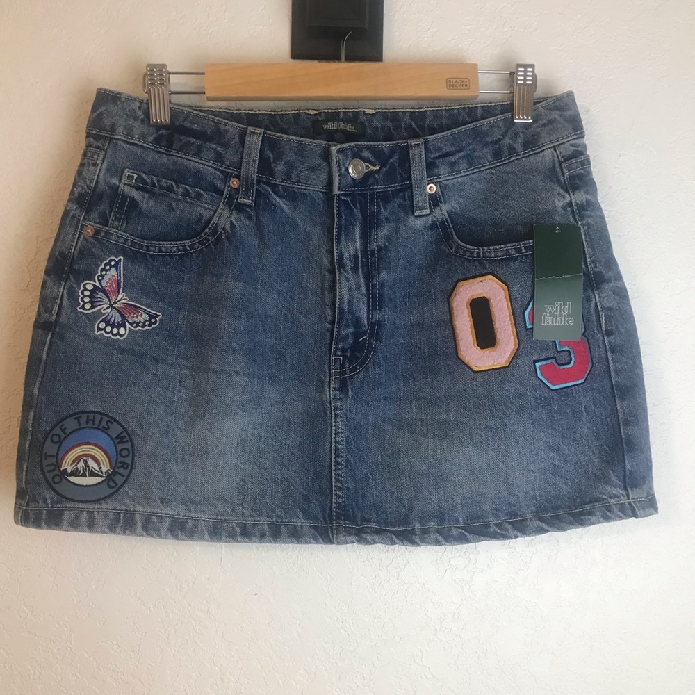 Wild Fable Women's Denim Skirt Size 8 Medium Wash Mini Low Rise Patches NWT